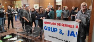 Protesta SLIPIs i Comitè d'empresa a la porta del Consell de govern